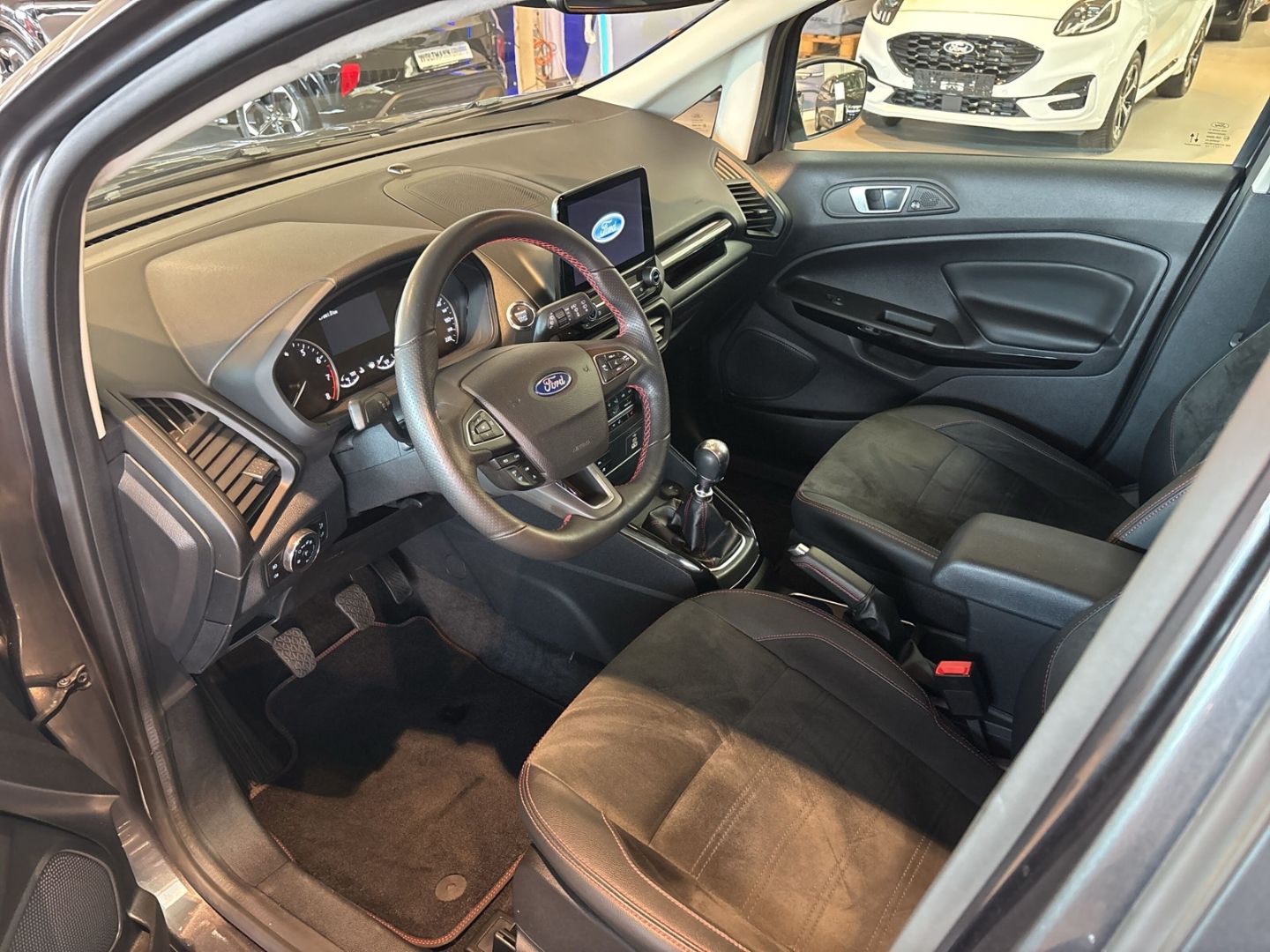 Fahrzeugabbildung Ford EcoSport ST-Line Navi Soundsystem B & O LED Appl