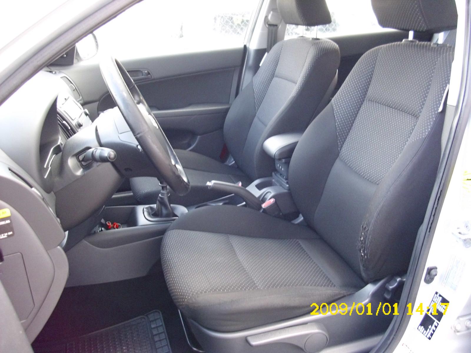 Hyundai i30 2009 — photo 14