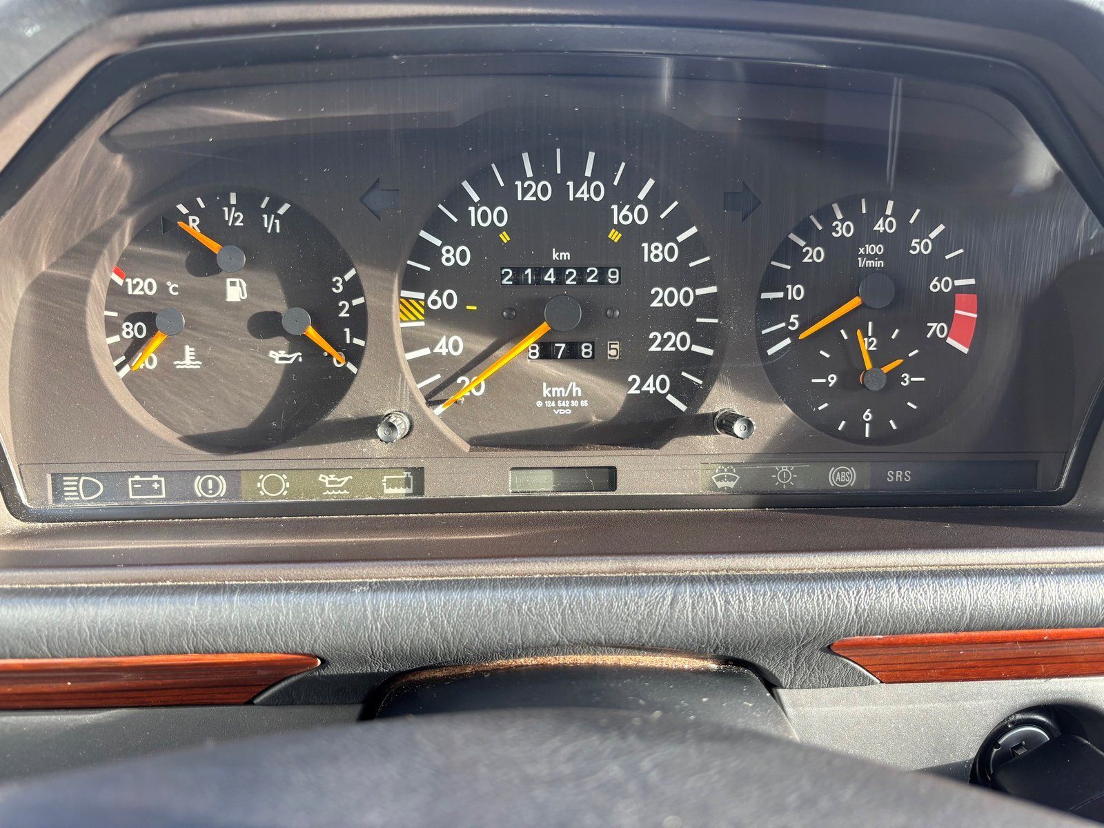 Fahrzeugabbildung Mercedes-Benz E 220 SCHIEBEDACH*KLIMA*SITZHEIZUNG*AUTOMATIK