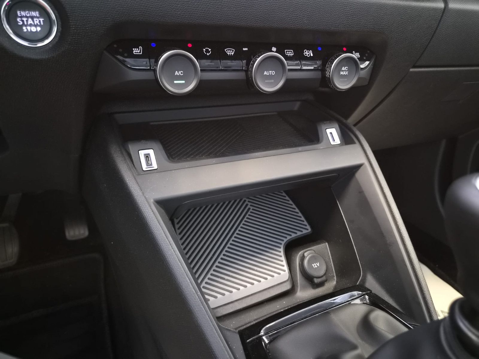 Fahrzeugabbildung Citroën C4 Lim. Plus / LED / NAVI / KAMERA / Sitzhz.