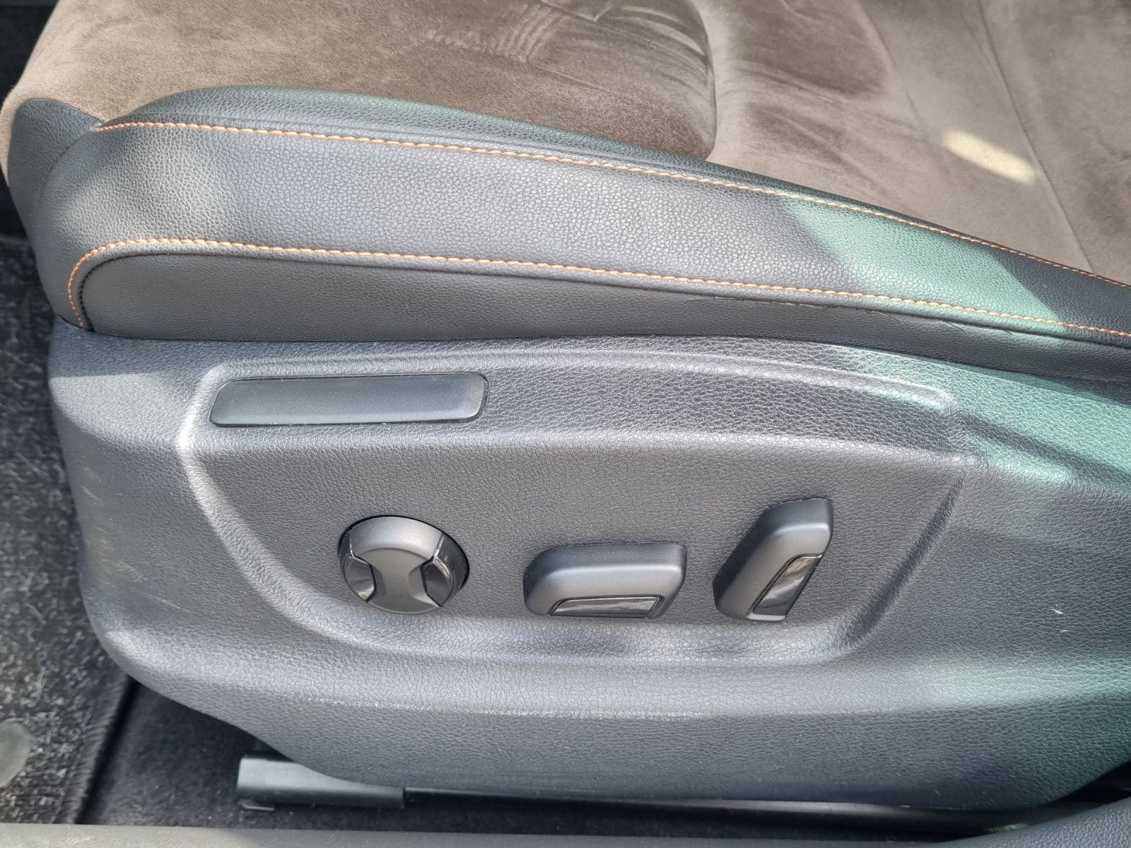 Fahrzeugabbildung SEAT Leon ST X-Perience 4Drive 1,8 TSI DSG GRA AHK