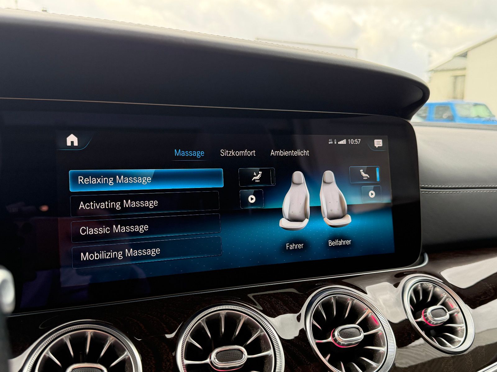 Fahrzeugabbildung Mercedes-Benz E 450 Cabrio AMG/BURMESTER/HUD/AMBIENTE/MASSAGE/