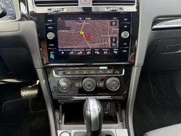 Volkswagen Golf VII Lim. Highline+LED+SHZ+Navi+Digi.Cockp.