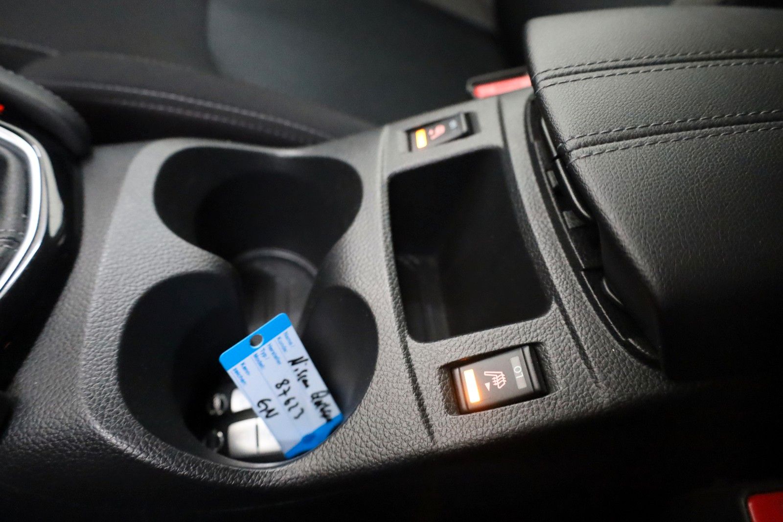 Fahrzeugabbildung Nissan Qashqai N-Connecta Navi,PanDach,360°,AHK,SR+WR