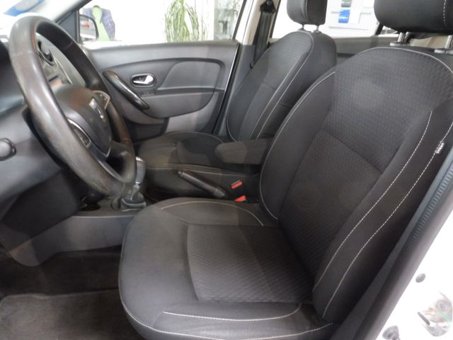 Dacia Sandero II Laureate, 8-fach bereift