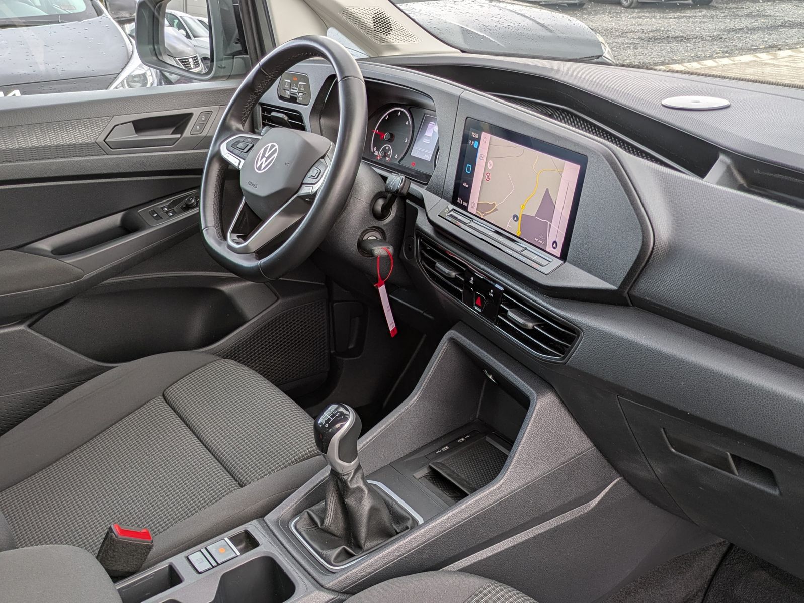 Fahrzeugabbildung Volkswagen Caddy Maxi 2.0 TDI 4M 7-SITZER*AHK*APP*KAMERA