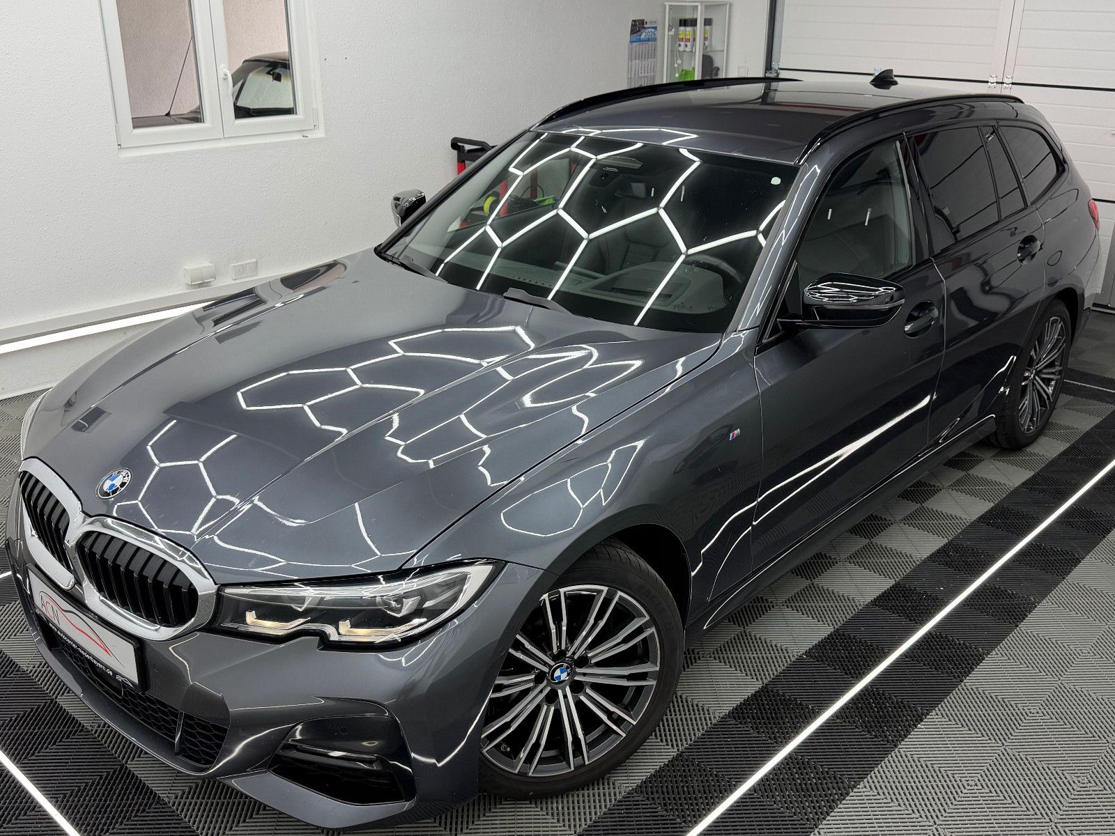 Fahrzeugabbildung BMW 320 d xDrive M SPORT/LED/HuD/H&K/AHK/ACC/VIRCO
