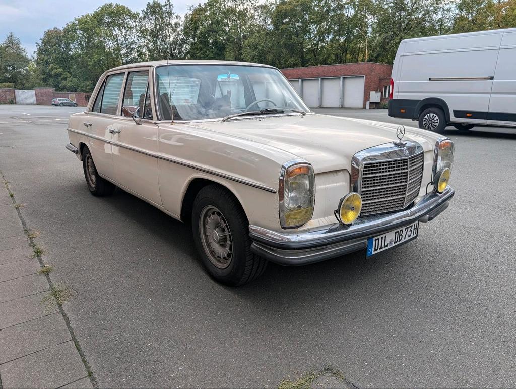 Mercedes-Benz Mercedes W114 240D 3.0 W115 /8 Strich 8 Ta...