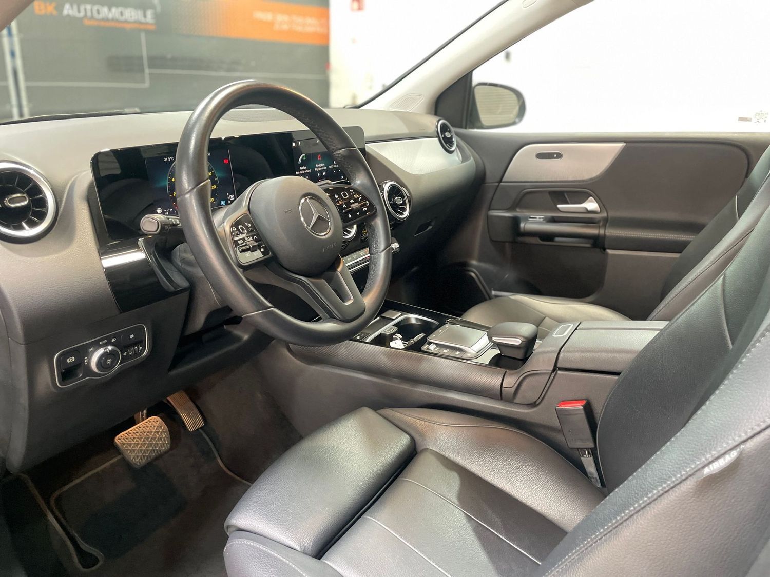 Fahrzeugabbildung Mercedes-Benz B 180 d#MBUX#Spur#Leder#CarPlay#ACC#V.erkennung#