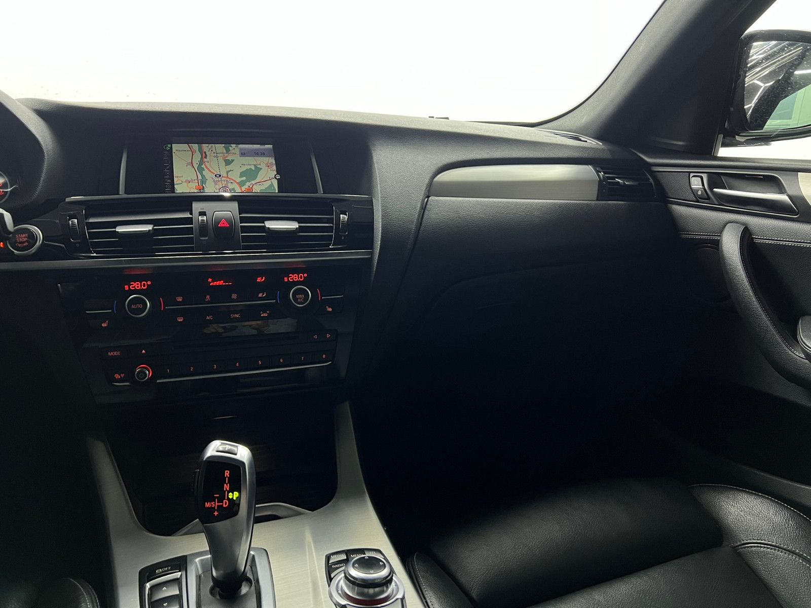 Fahrzeugabbildung BMW X4 xDrive 20 d M SPORT PAKET/LEDER/NAVI/KAMERA