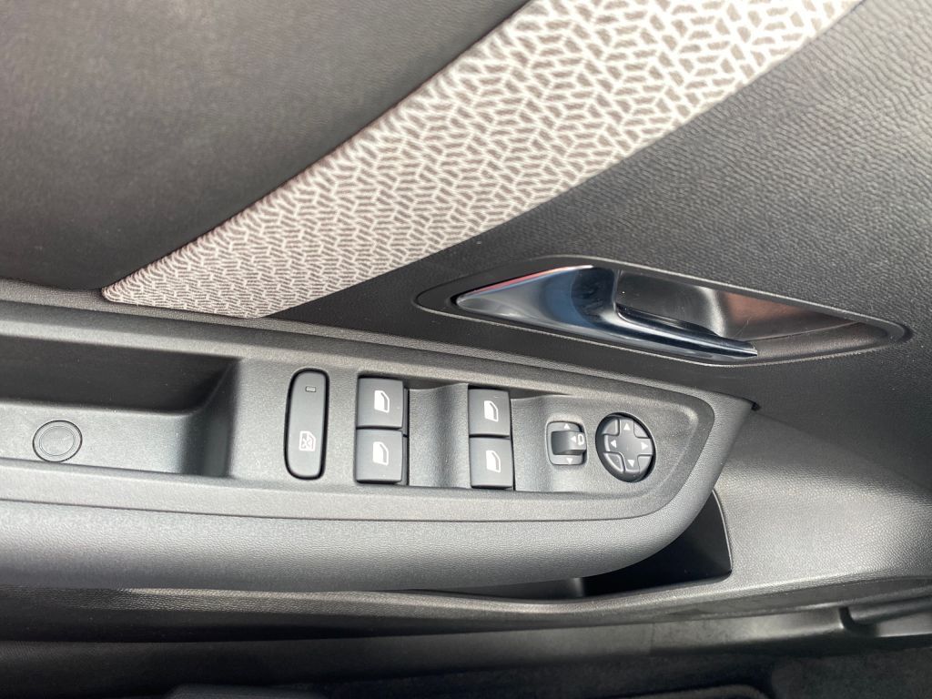 Fahrzeugabbildung Citroën C4 PureTech 130 Stop&Start EAT8 MAX *Kälte-Paket