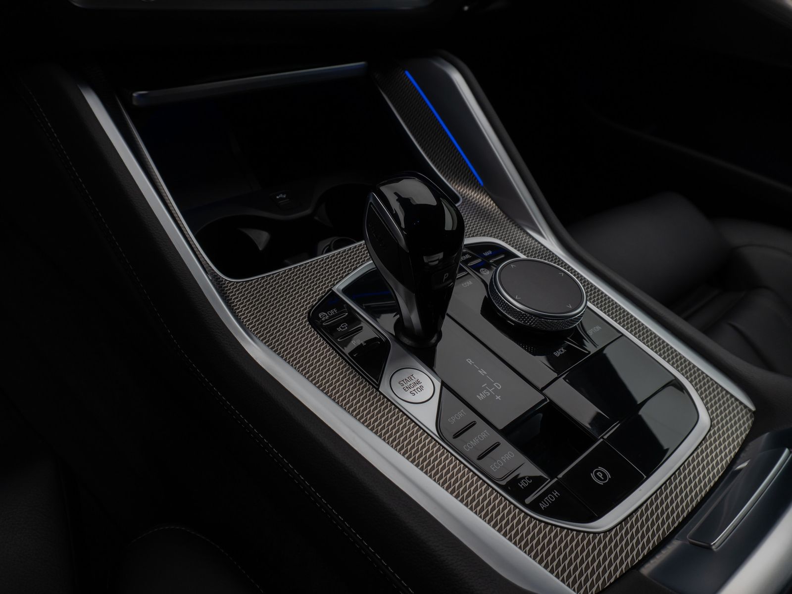 Fahrzeugabbildung BMW X6 xD40d M Sport Laser 360°HUD DAB H/K Komfort