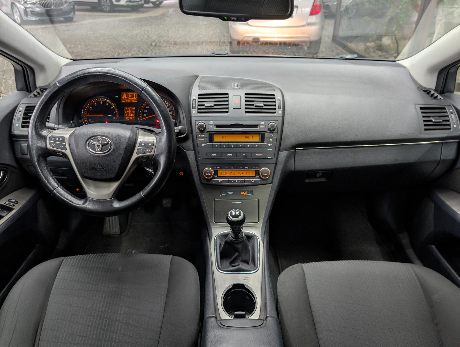Toyota Avensis 2010 — photo 21