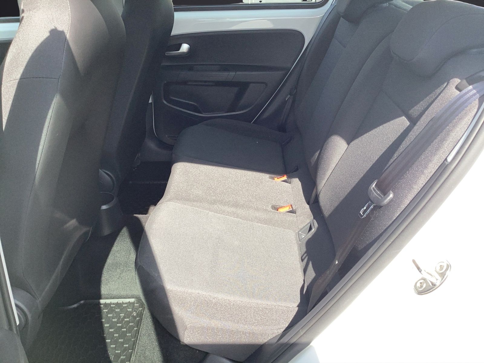 Fahrzeugabbildung Volkswagen up! 1.0 move Climatronic RFK DAB SH