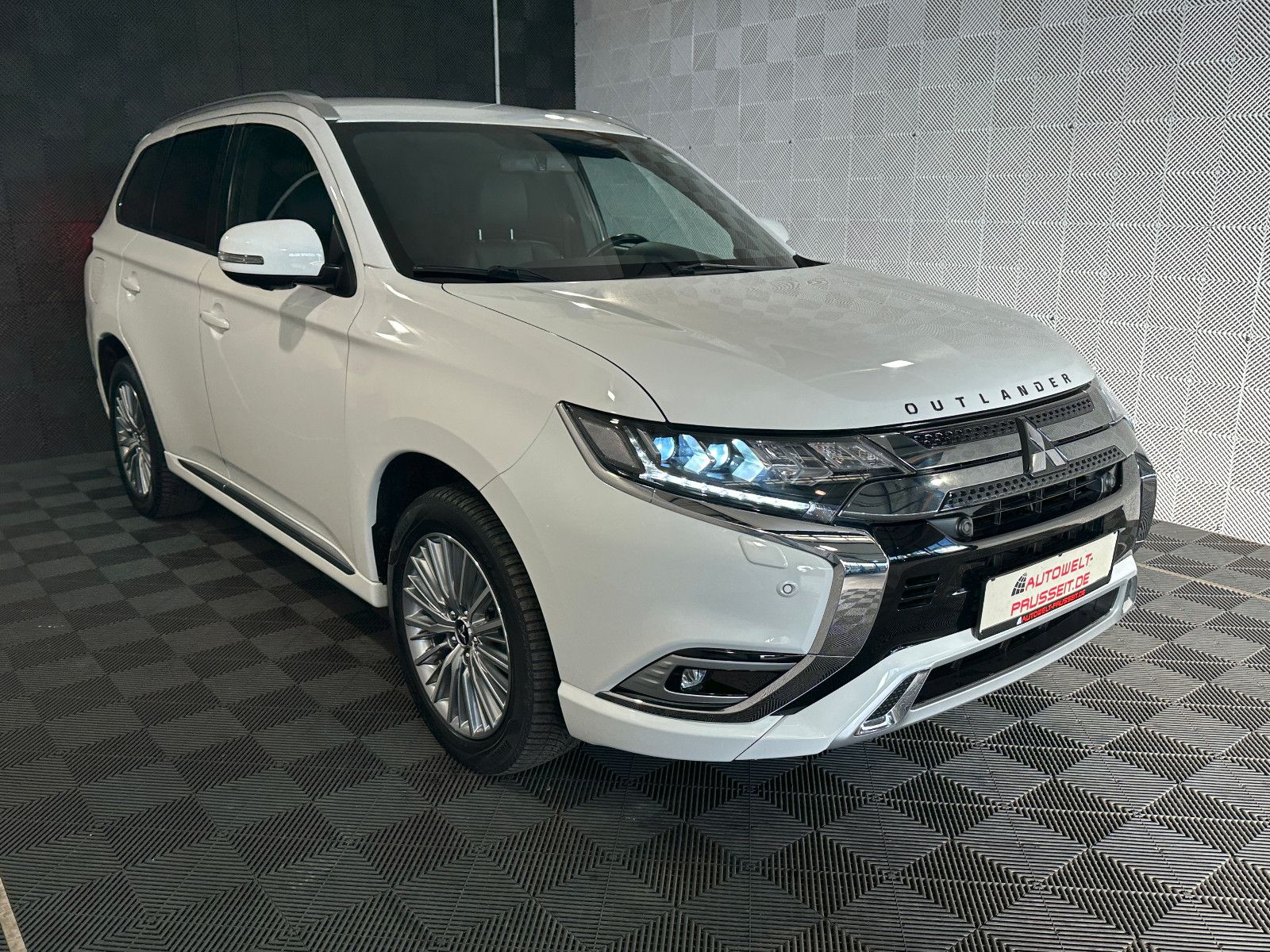 Gebrauchtwagen Mitsubishi Outlander Outlander PHEV 4WD Plus*360°*LED-SHZ-LEDER-LHZ in Horb am Neckar