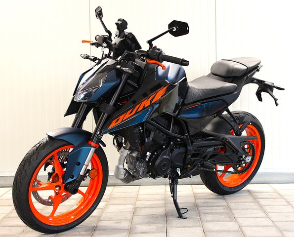 KTM 125  Duke 2024  mit Zubehör vom Römer Team