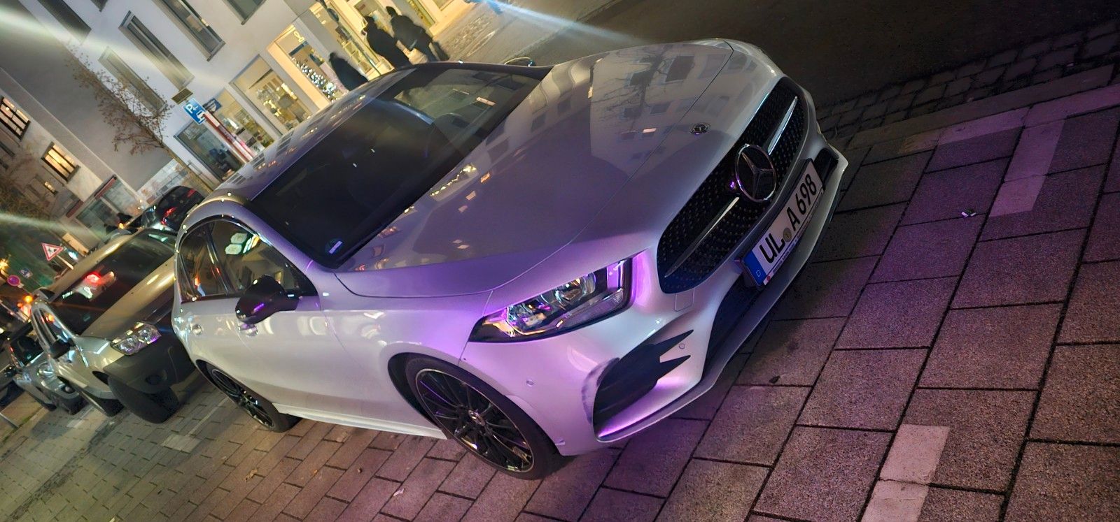 MERCEDES-BENZ A 200 AMG line Night Packet/Navi/Kamera/Mbux