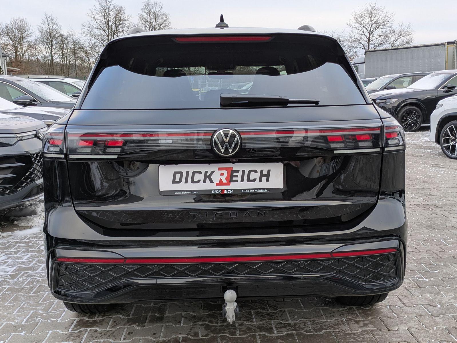 Fahrzeugabbildung Volkswagen Tiguan 2.0 TDI 4M R-Line PANO*H&K*AHK*MATRIX*20"