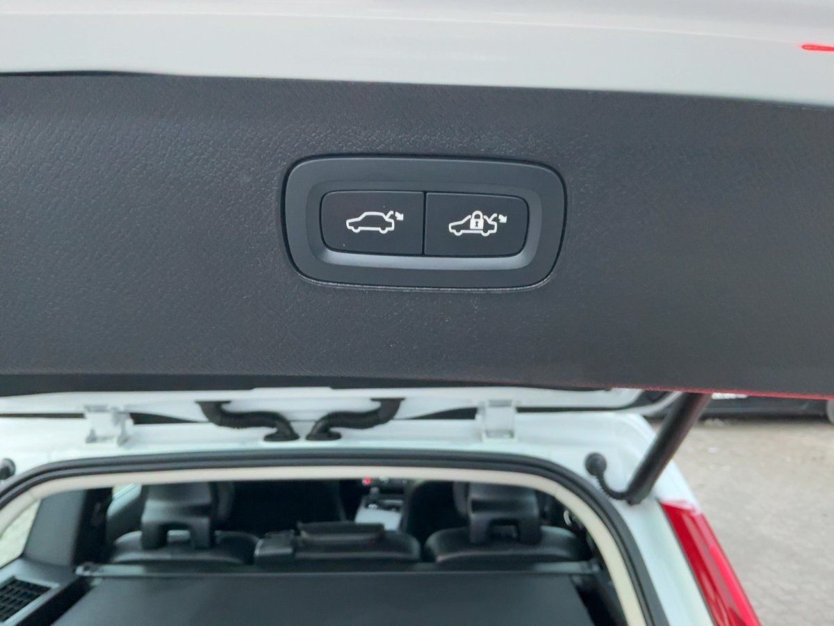 Volvo XC90 B5 (Diesel) Momentum Pro ACC,AHK,AUTOM.,LED foto 15