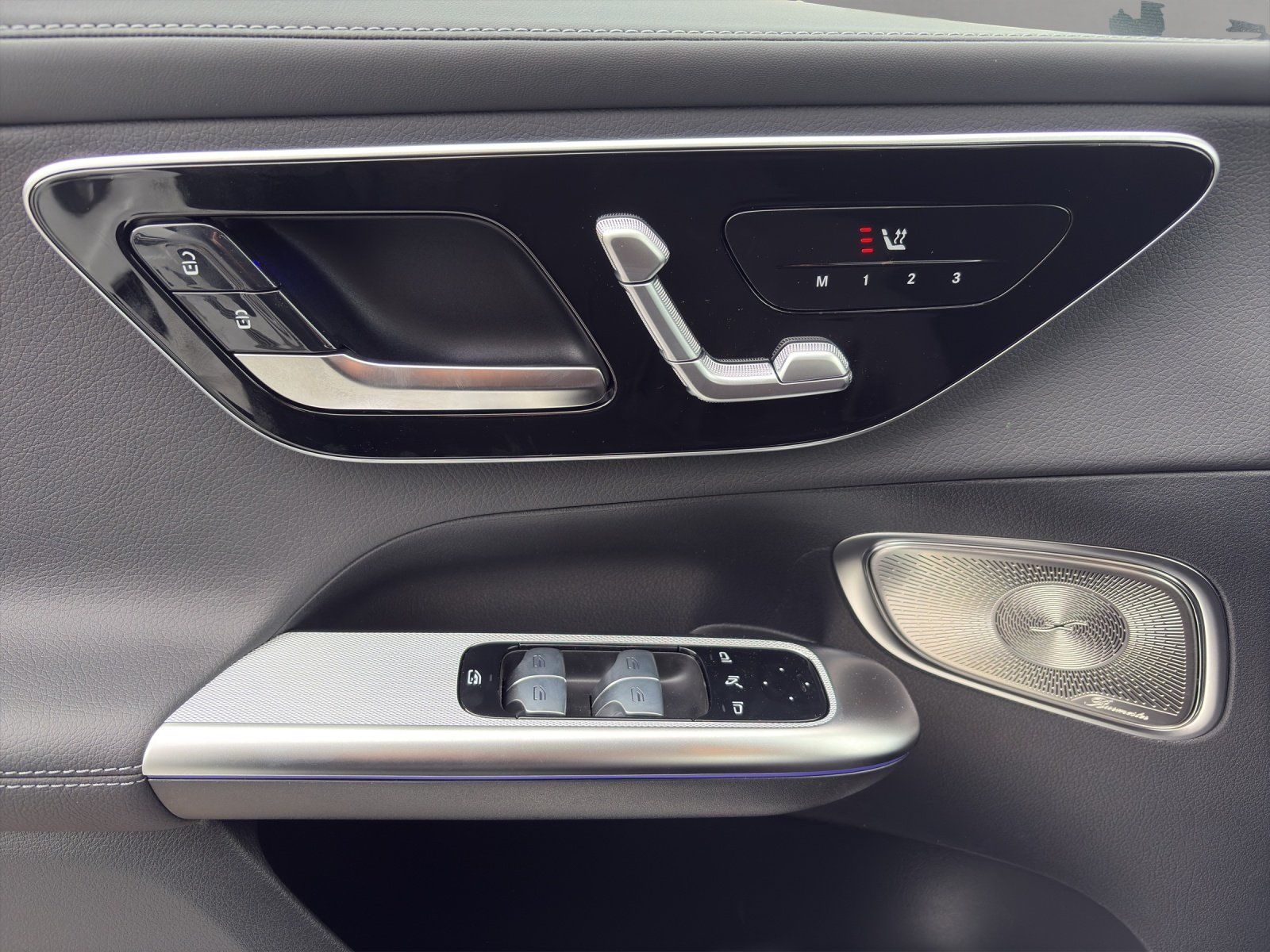 Fahrzeugabbildung Mercedes-Benz GLC 220 d 4M AMG Pano AHK 360° Carbon KeyGo Burm