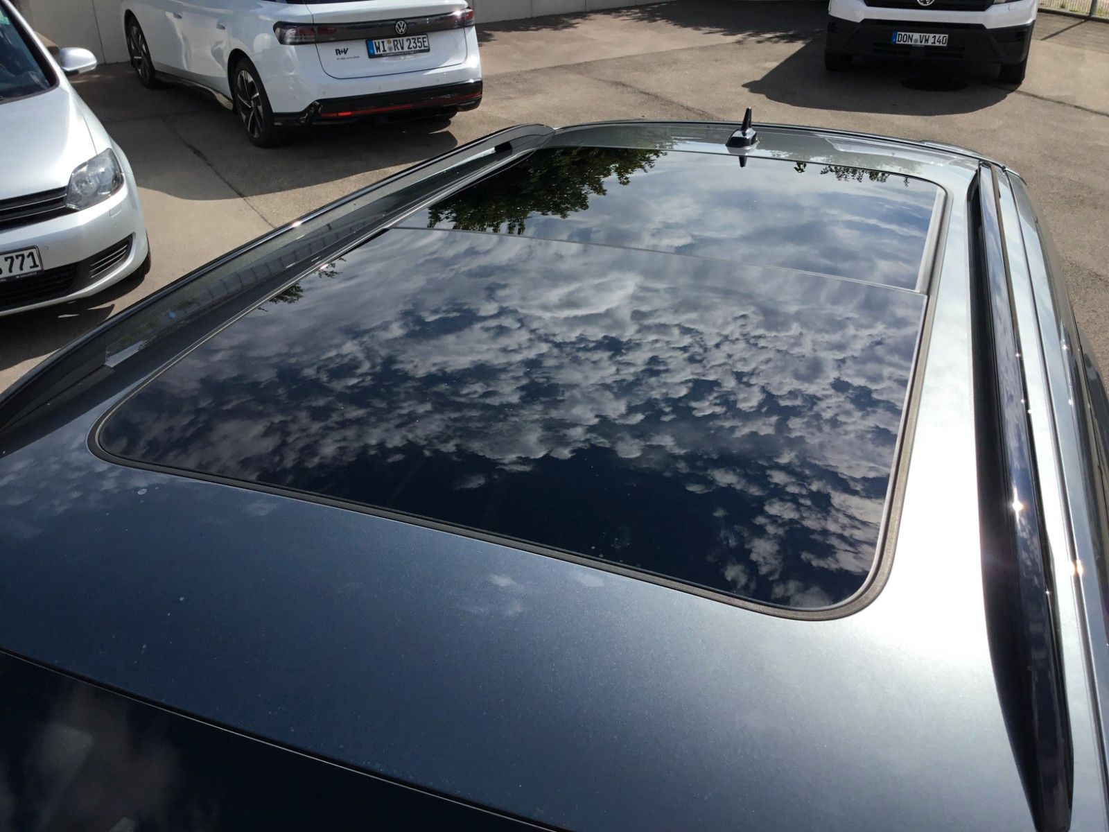 Fahrzeugabbildung SKODA Karoq 2.0l TSI DSG 4x4 Sportline+AHK+Matrix+Pano