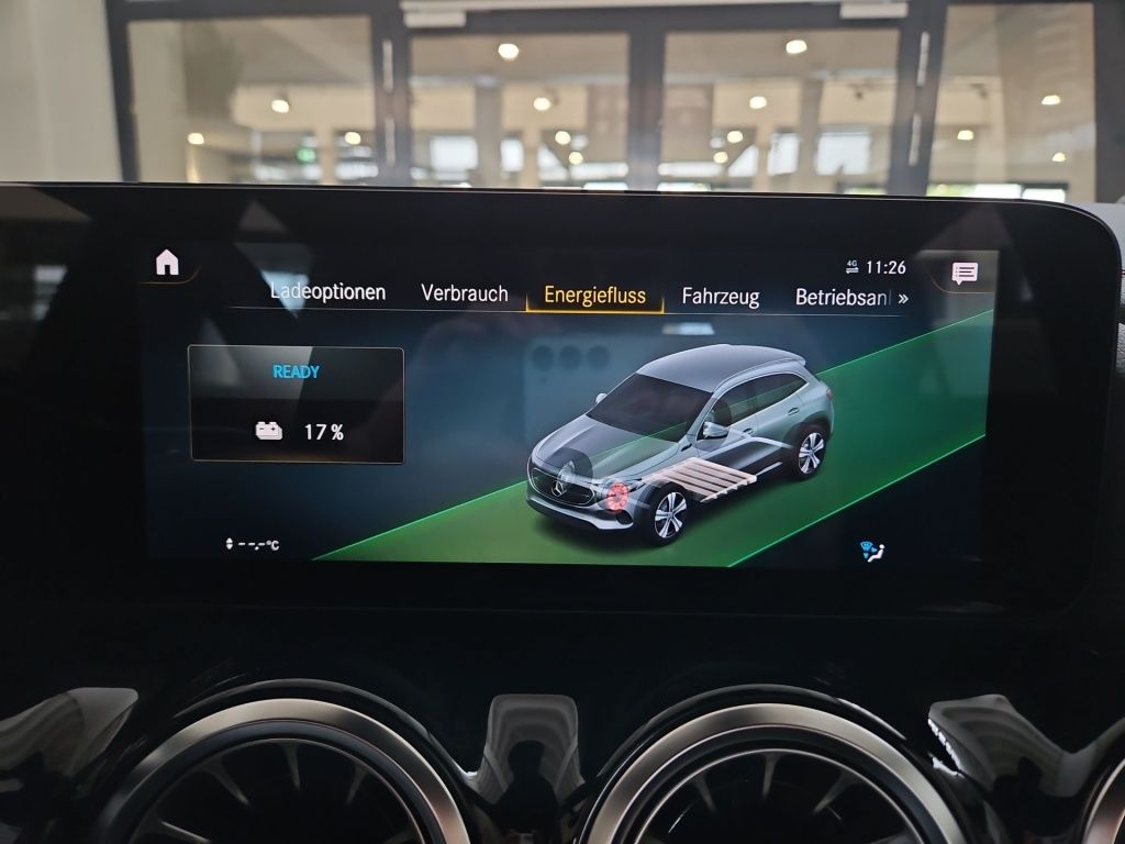 Fahrzeugabbildung Mercedes-Benz EQA 250 AMG Totwi. Navi LED Sport SHZ DAB Ambie.