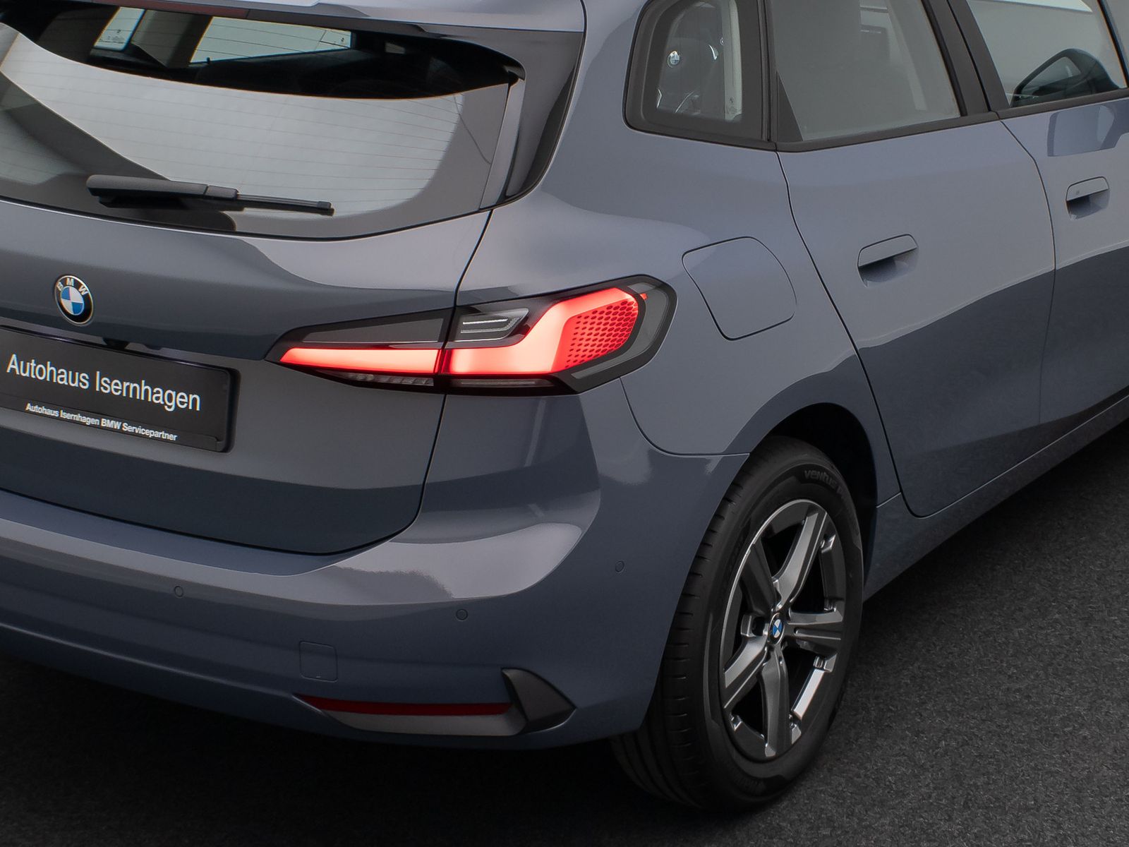 Fahrzeugabbildung BMW 220i Active Tourer Sport HUD 360&deg; AHK DAB Leder