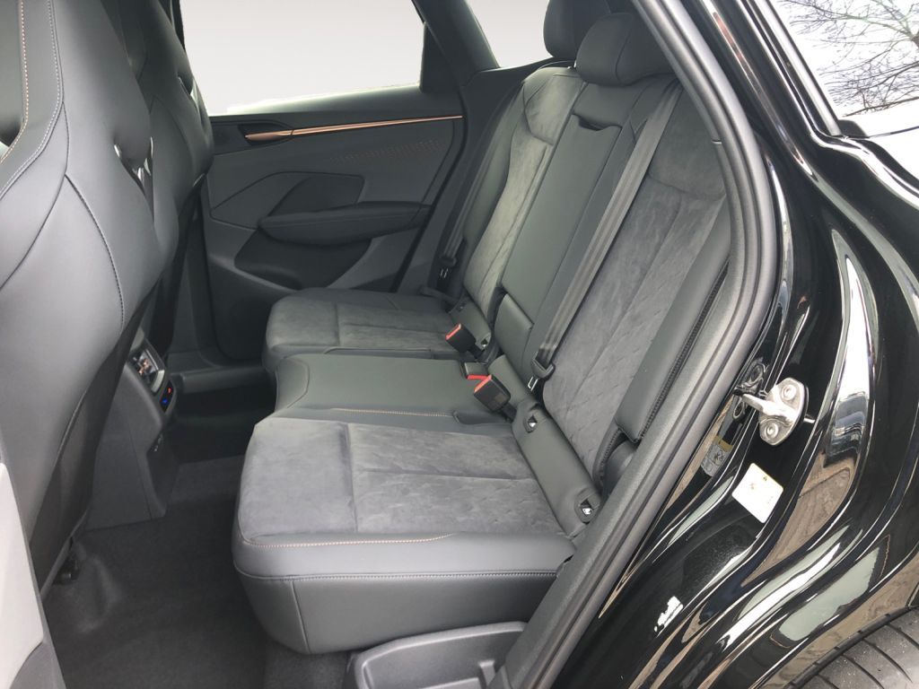 Fahrzeugabbildung CUPRA Terramar 1.5 eTSI DSG AHZV Edge Paket Sennheiser