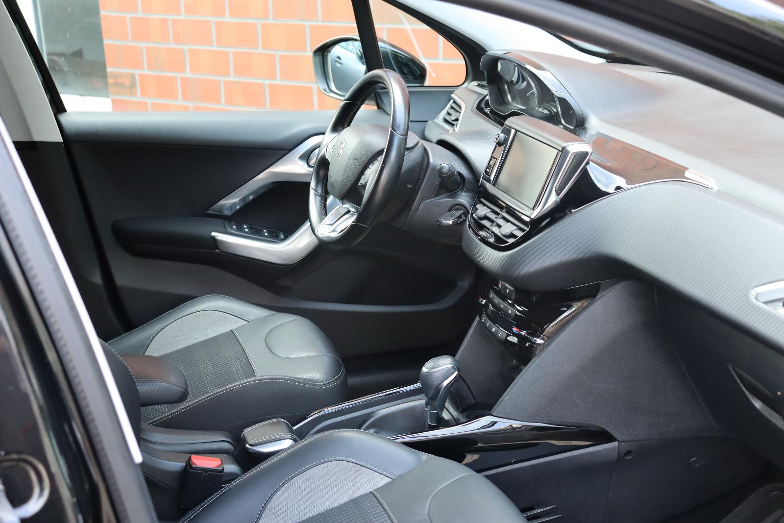 Peugeot 2008 1.5 Blue-HDI Allure Aut. LED Leder Navi