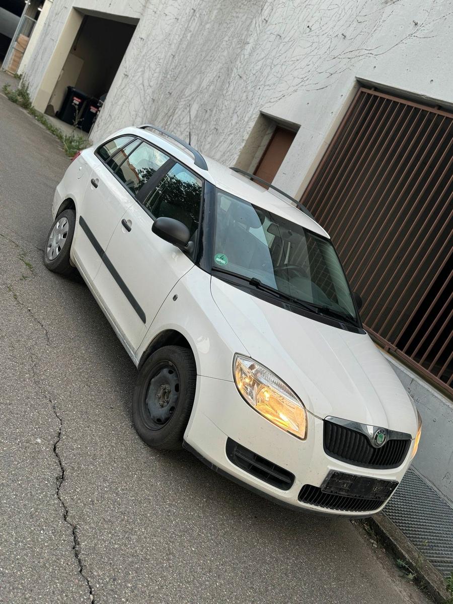 Skoda Fabia 2008 — rear view