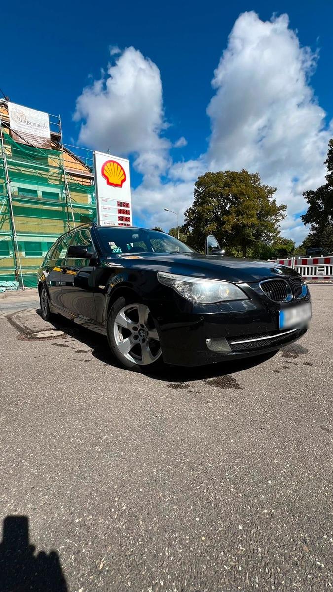 BMW 520 2009 — вигляд ззаду