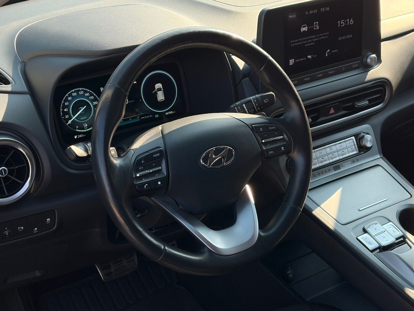 Fahrzeugabbildung Hyundai KONA E Select ACC PDC LFA LKA SHZ LHZ CarPlay