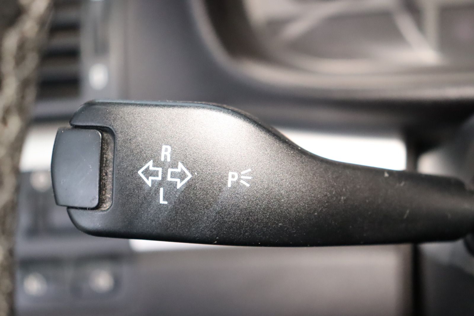 Fahrzeugabbildung BMW 320 i * Xenon * Leder * Sitzhzg. PDC