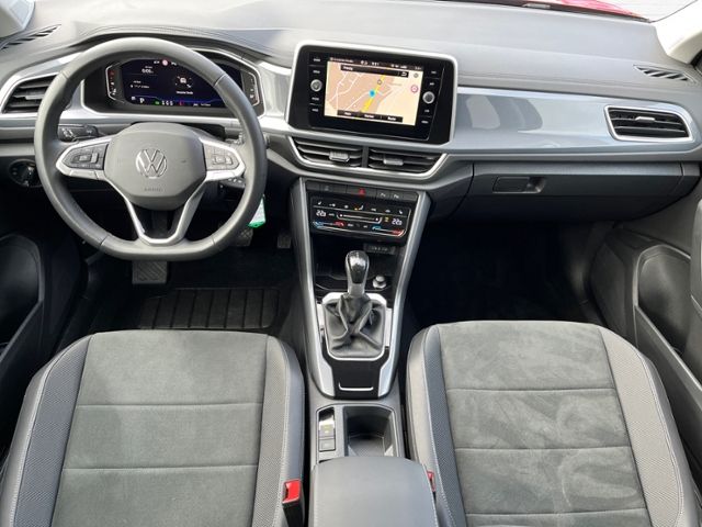 Fahrzeugabbildung Volkswagen T-ROC 1.5 TSI Style DSG KLIMA LED NAVI ALU