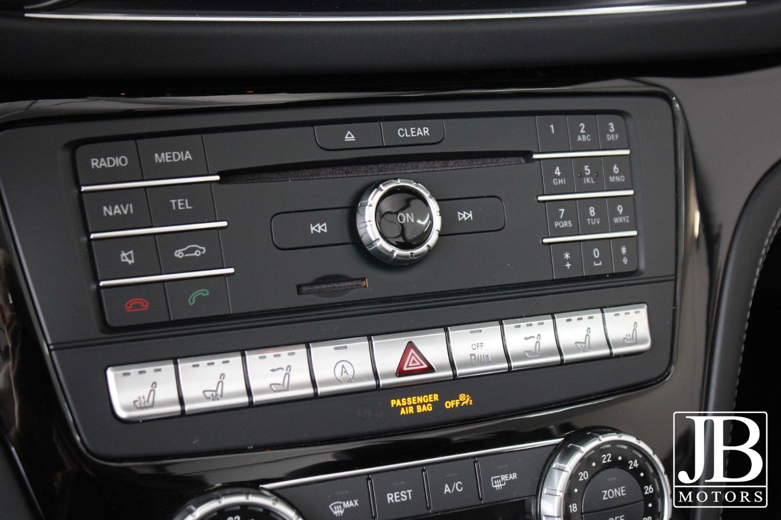 Fahrzeugabbildung Mercedes-Benz SL 63 AMG Designo Bang & Olufsen Junge Sterne