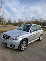 Mercedes-Benz Mercedes GLK 300 4Matic - Mercedes-Benz GLK 300 mit Benzin-Antrieb
