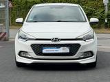 Hyundai i20 Style Kamera-PDC-SHZ-Spur-KeyGo-2.Hand-LED- - gebrauchte Hyundai i20 aus dem Jahr 2015