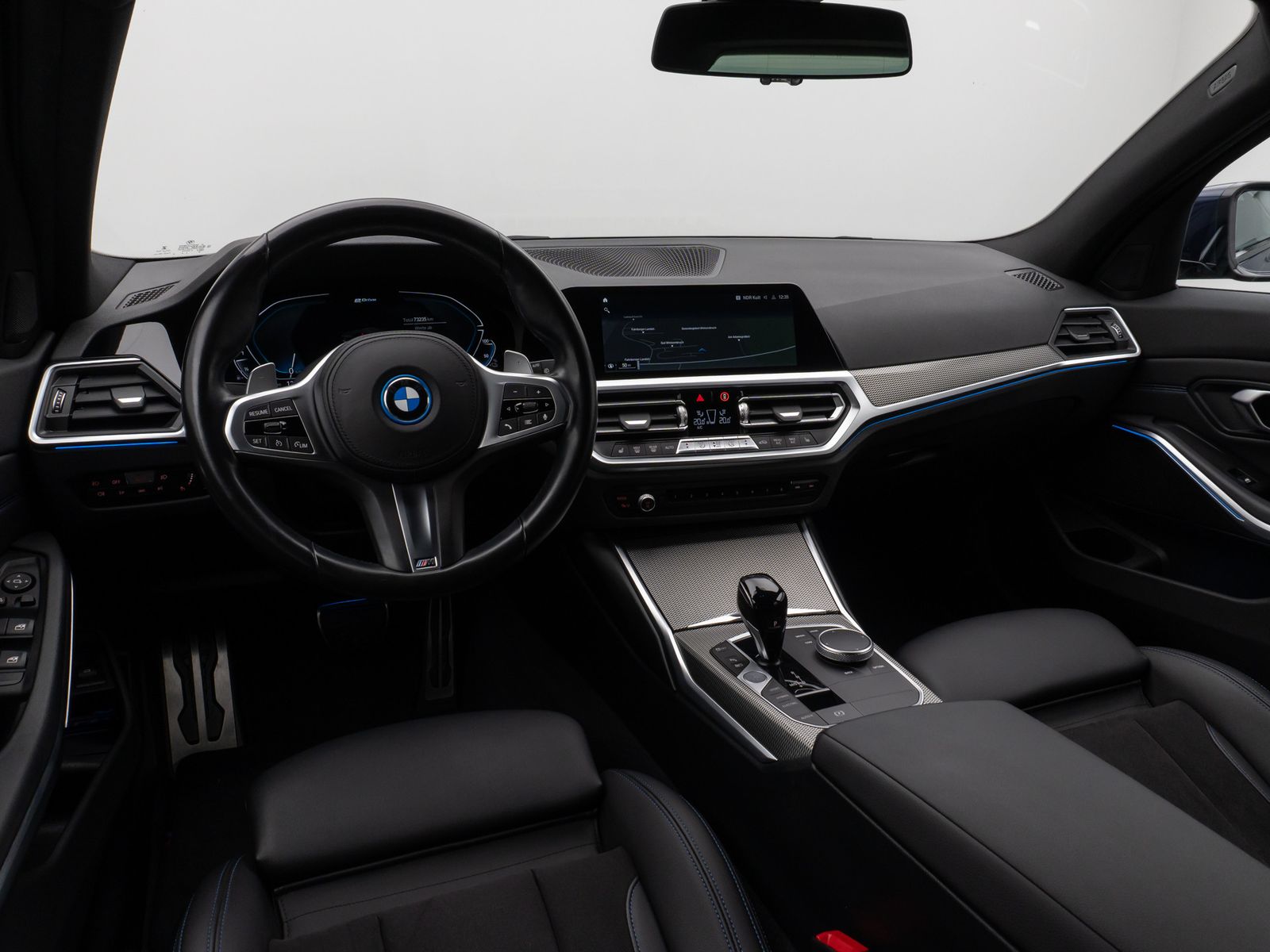 Fahrzeugabbildung BMW 330e  M Sport Laser Kamera HUD DAB HiFi Komfort