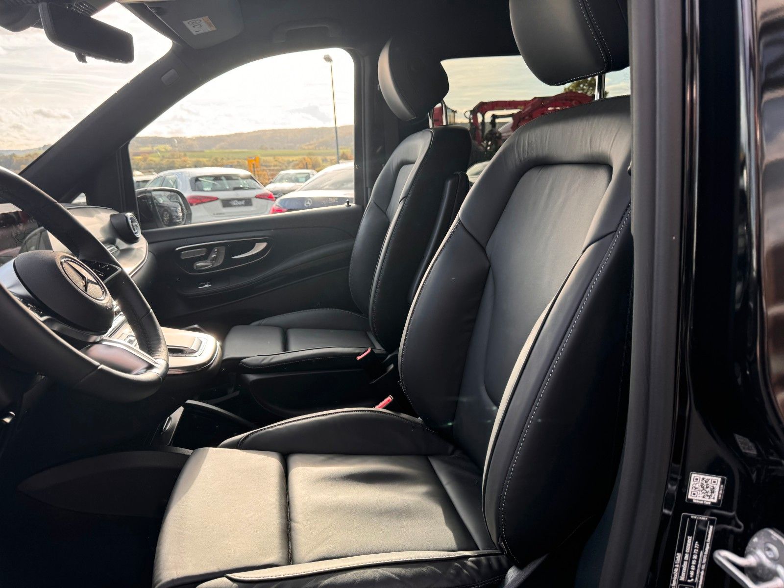 Fahrzeugabbildung Mercedes-Benz V 300 d EXCLUSIVE AIRMATIC AHK2,5 Standheiz