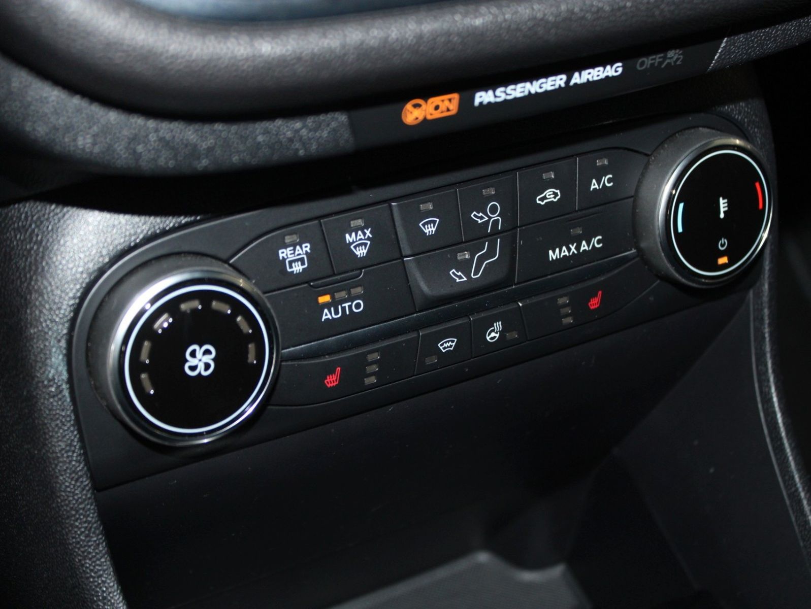 Fahrzeugabbildung Ford Fiesta Hybrid Active X LED ACC Winter + Park Pak