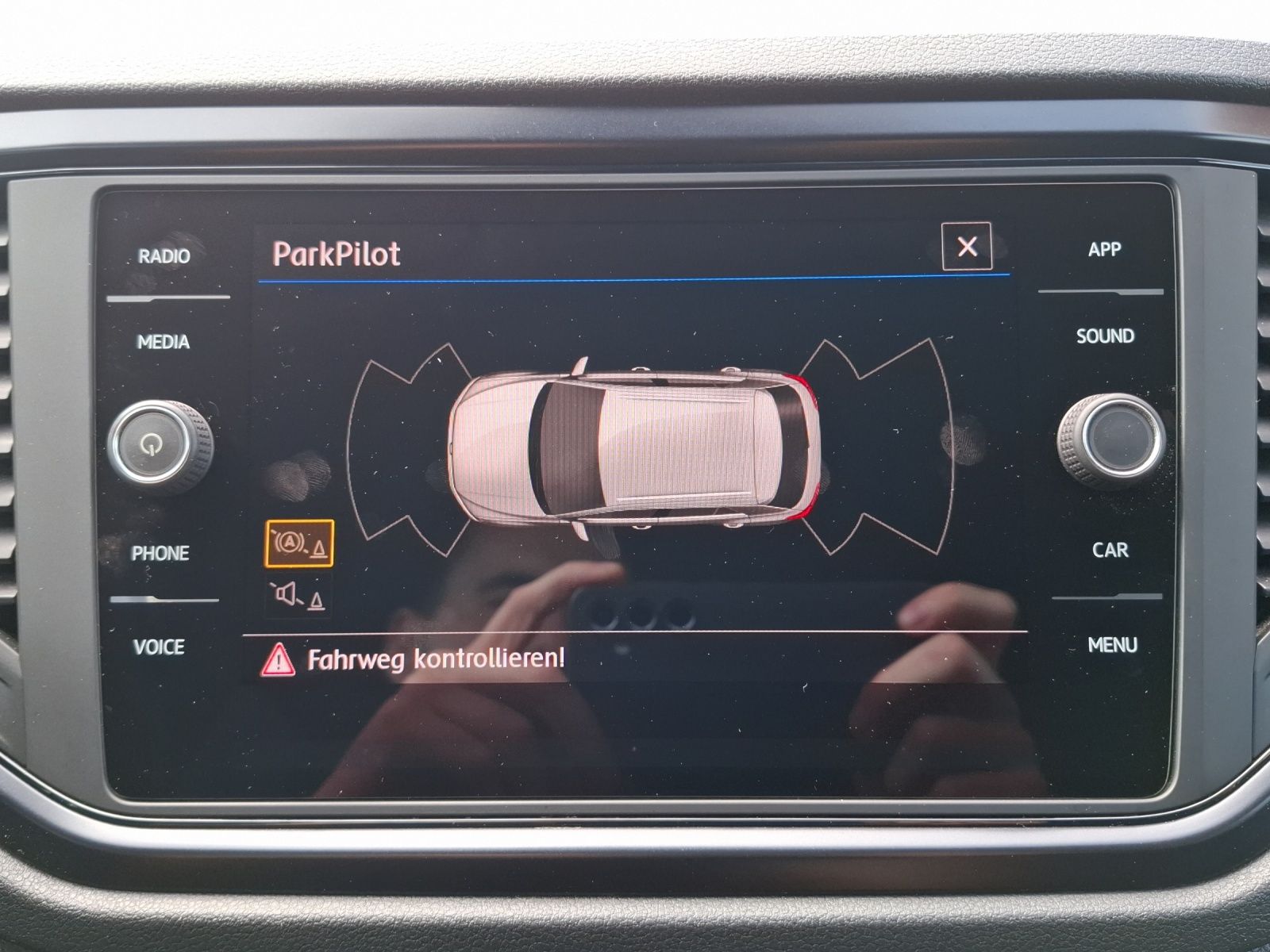 Fahrzeugabbildung Volkswagen T-Roc TSI CarPlay Klima GRA PDC SH LM