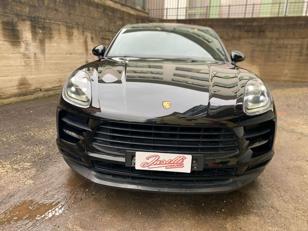 PORSCHE Macan
