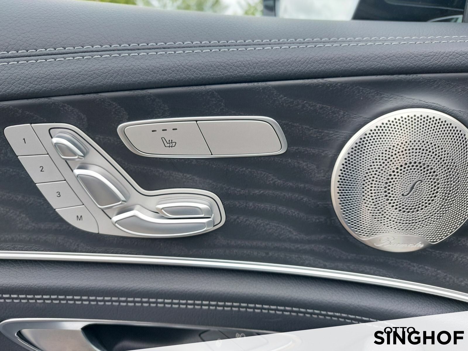 Fahrzeugabbildung Mercedes-Benz E 220 d T 4matic AMG Pano+AHK+Airmatic+dynam.LED