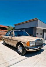 Mercedes-Benz Mercedes W123 240D mit Klimaanlage - Mercedes-Benz E 240 Gebrauchtwagen in Berlin