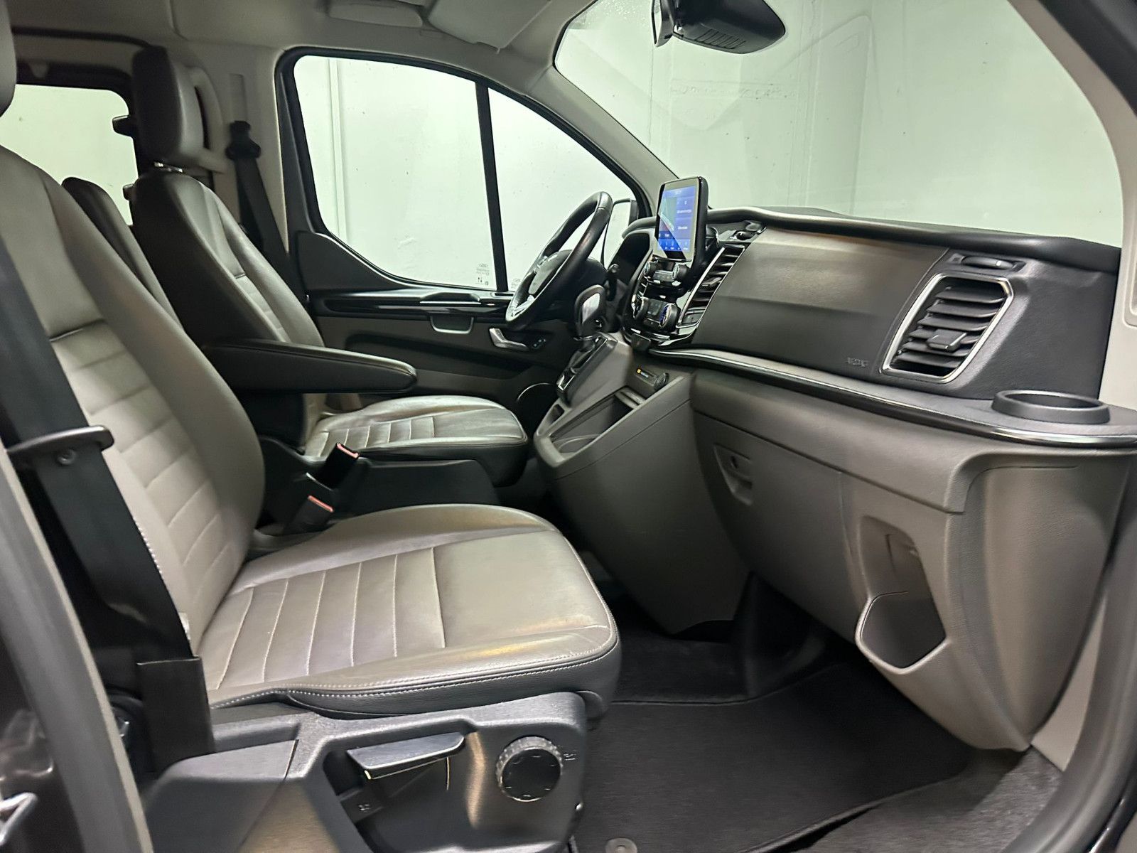 Fahrzeugabbildung Ford Tourneo Custom  320 L2H1 Titanium X*ACC*SDH*2KLI