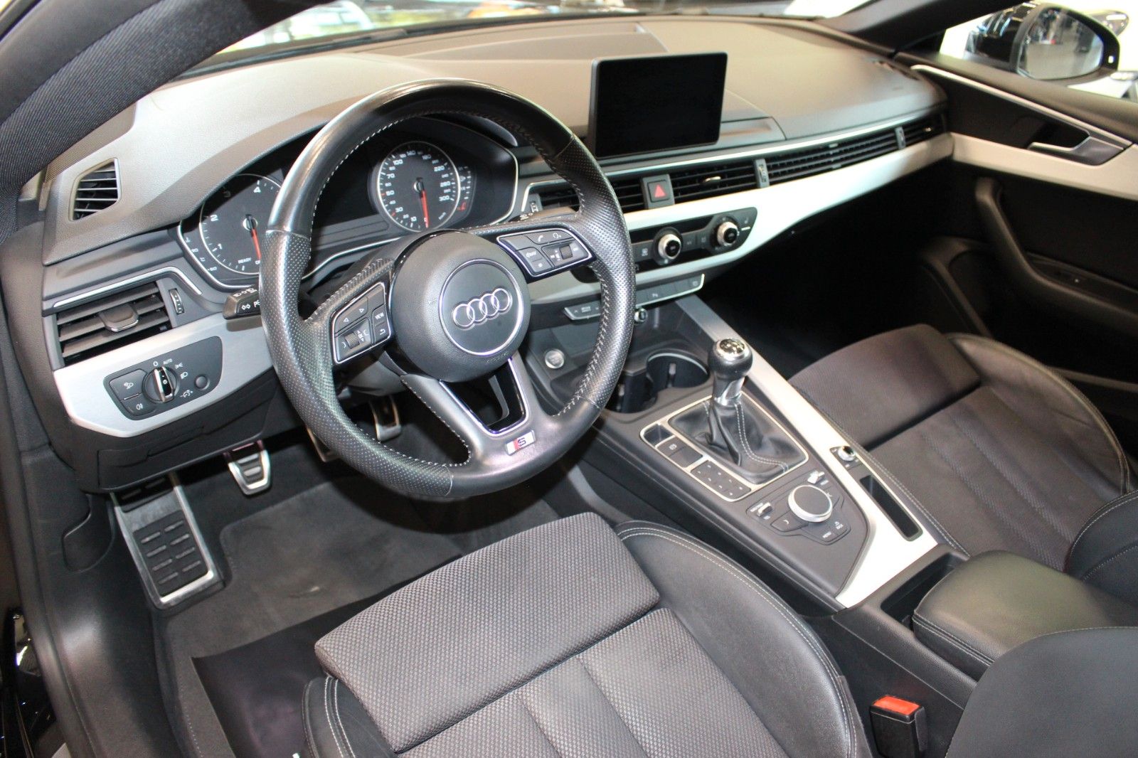 Fahrzeugabbildung Audi A5 2.0 TDI S Line Sportpaket 1.Hand+Keyless-Go