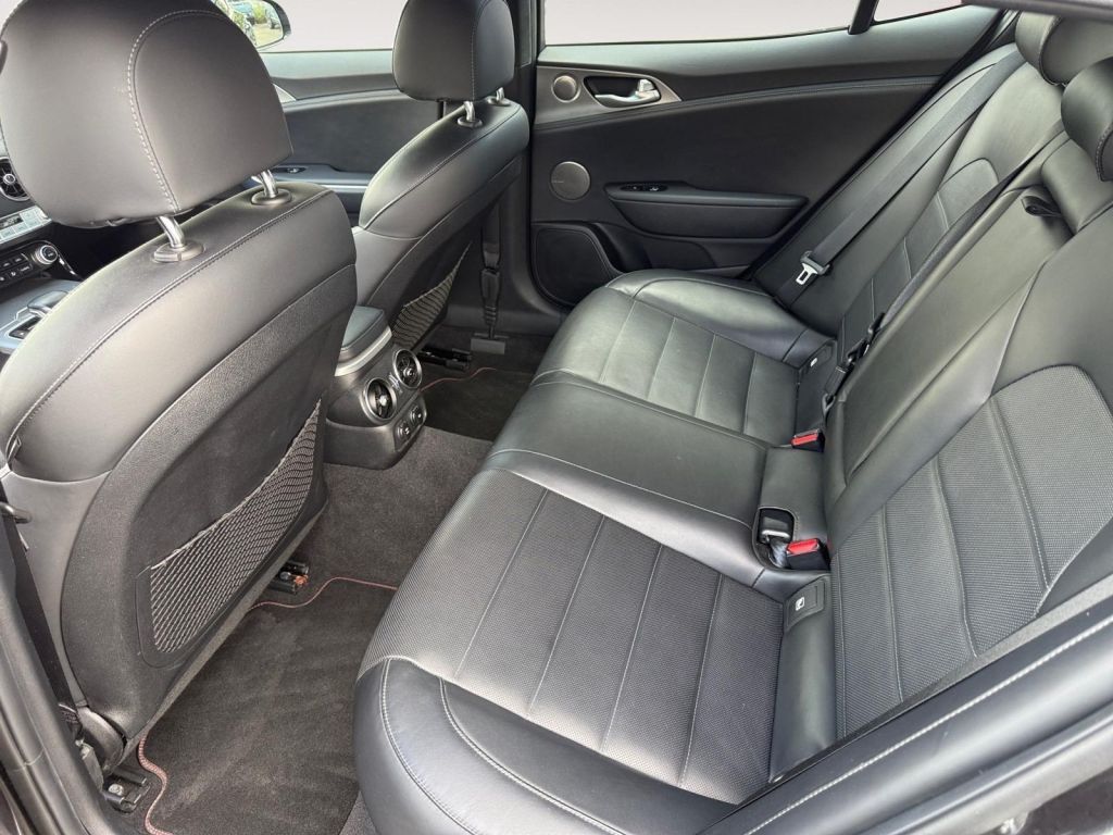 Fahrzeugabbildung Kia Stinger 3.3 T-GDI AWD OPF GT