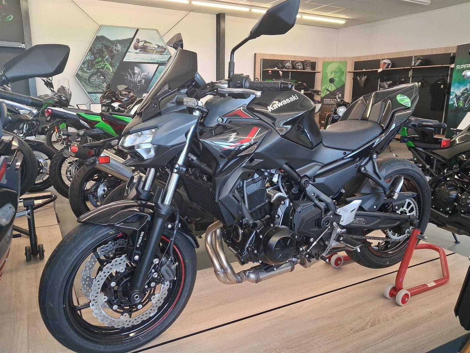 Kawasaki Z650 Sport inkl. Starterbonus und 35kw Drossel