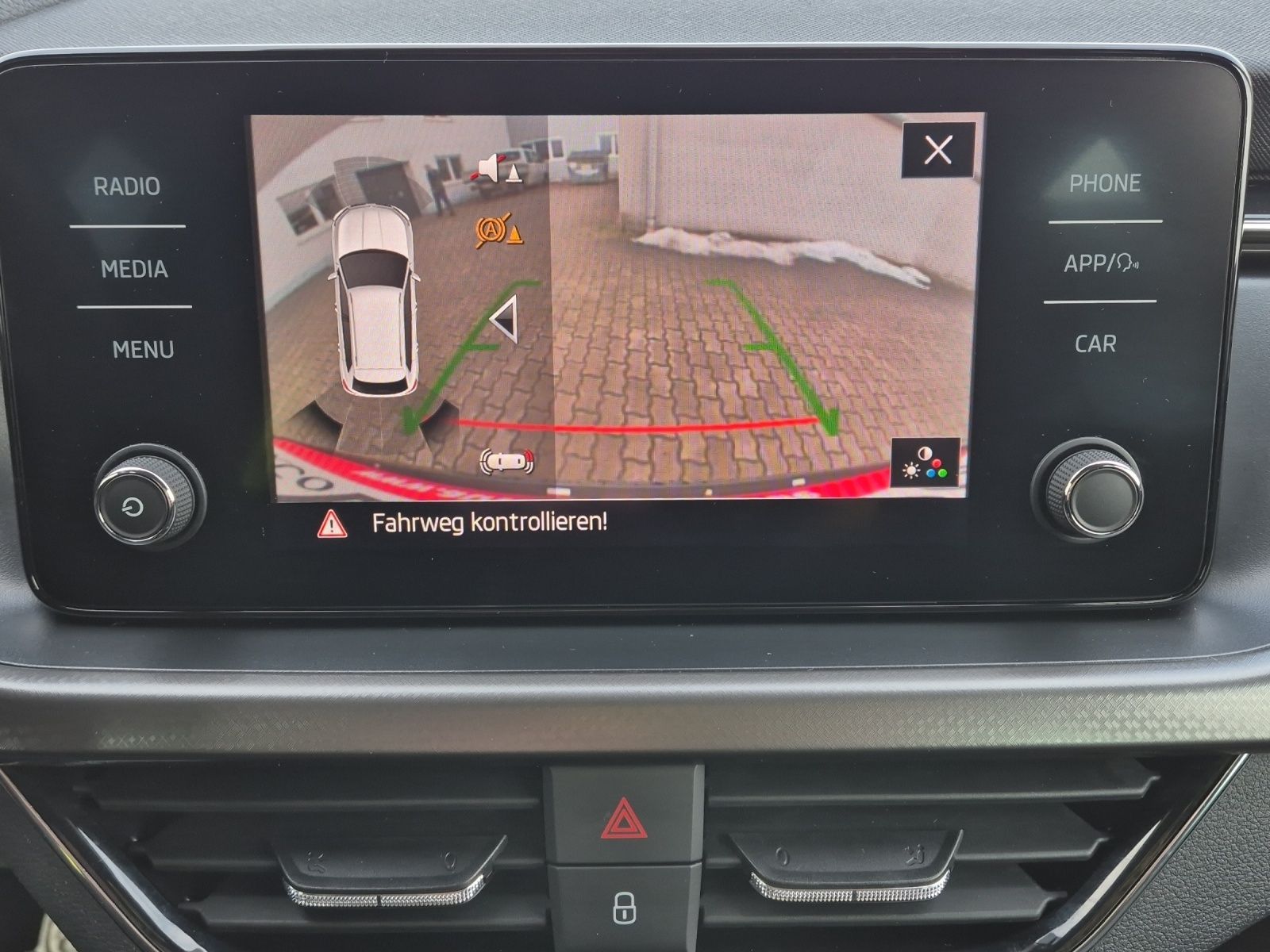 Fahrzeugabbildung SKODA Kamiq TSI Clever DSG LED ACC RFK SH 17"