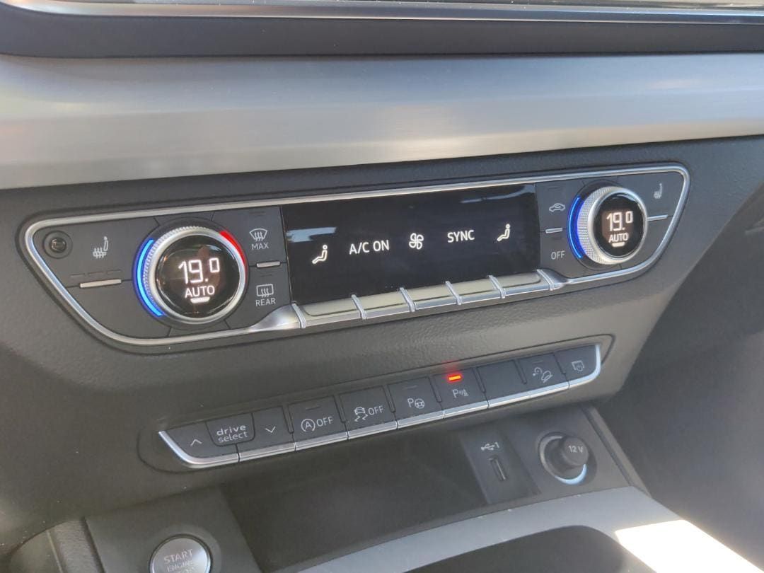 Fahrzeugabbildung Audi Q5 Sportback 2x S-Line 40 TDI quattro Leder Head